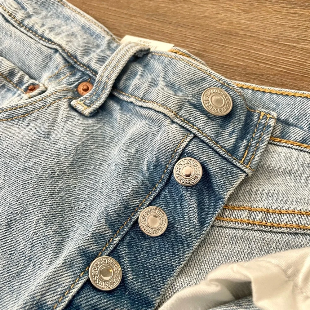 🆕 l e v i ‘ s • button fly ribcage denim shorts - Picture 3 of 11